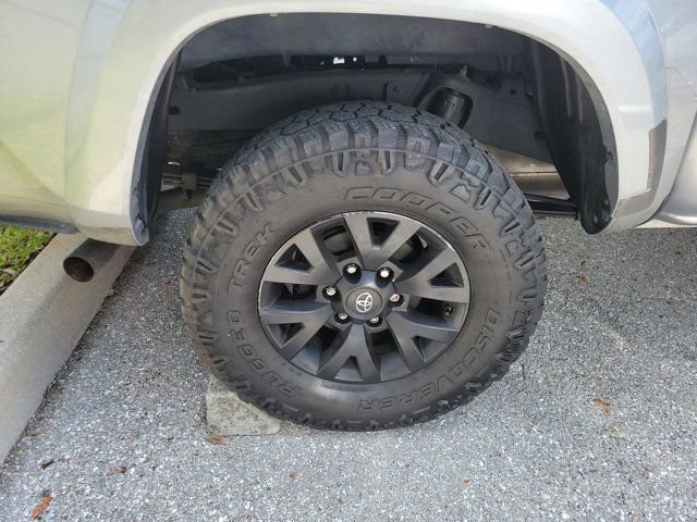 Used 2019 Toyota Tacoma SR5 RWD image 6