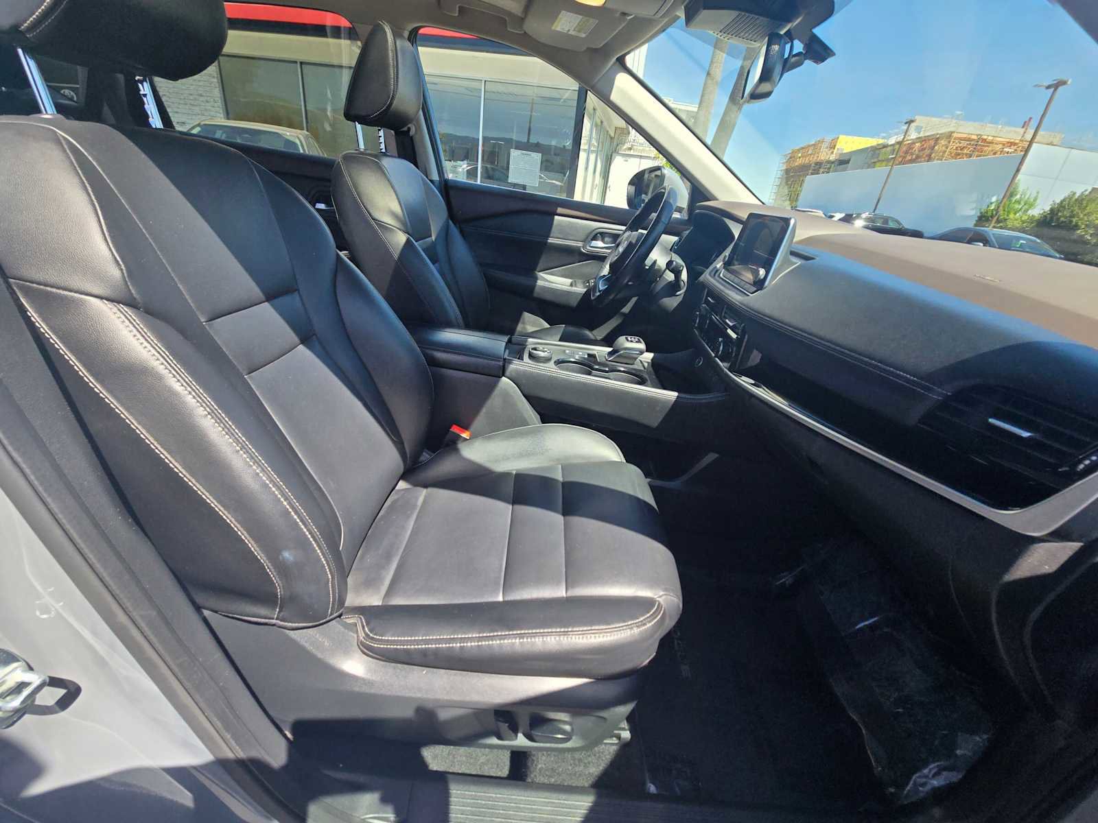 Used 2023 Nissan Rogue SL image 11