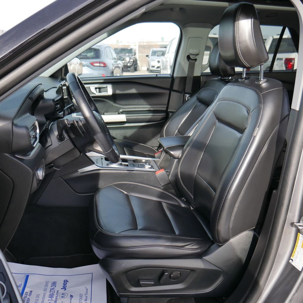 Used 2021 Ford Explorer XLT w/ Equipment Group 202A image 4
