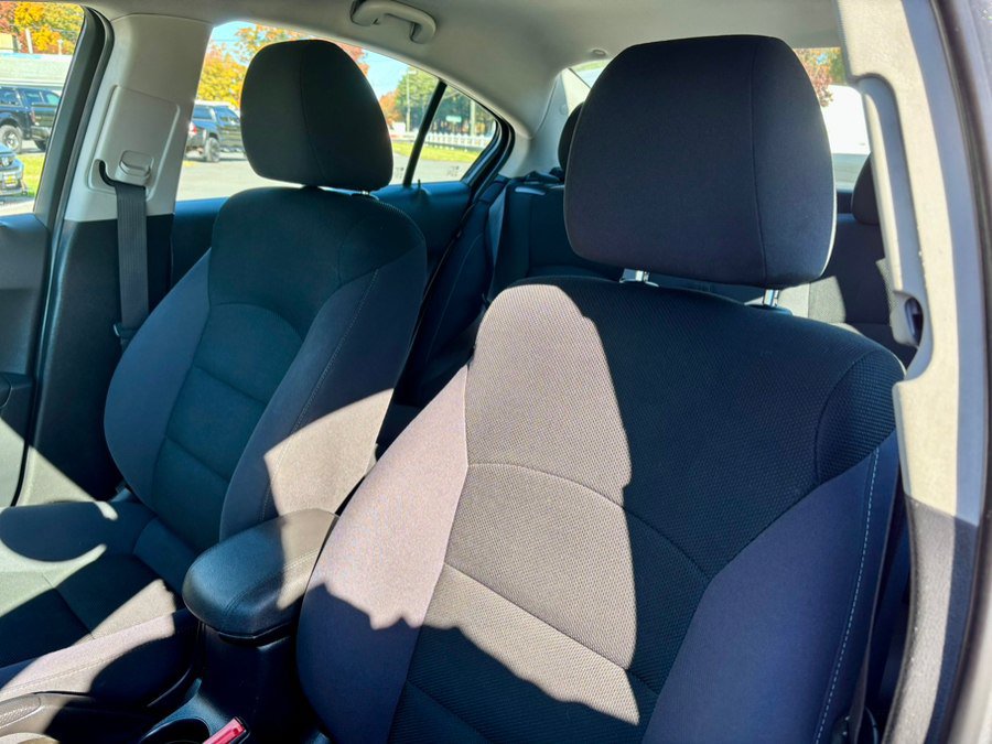 Used 2014 Chevrolet Cruze LT w/ Technology Package FWD image 17