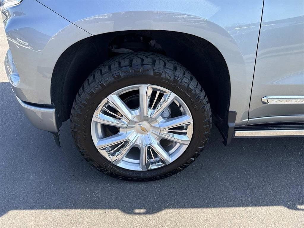 Used 2024 Chevrolet Silverado 1500 High Country w/ High Country Premium Package image 9