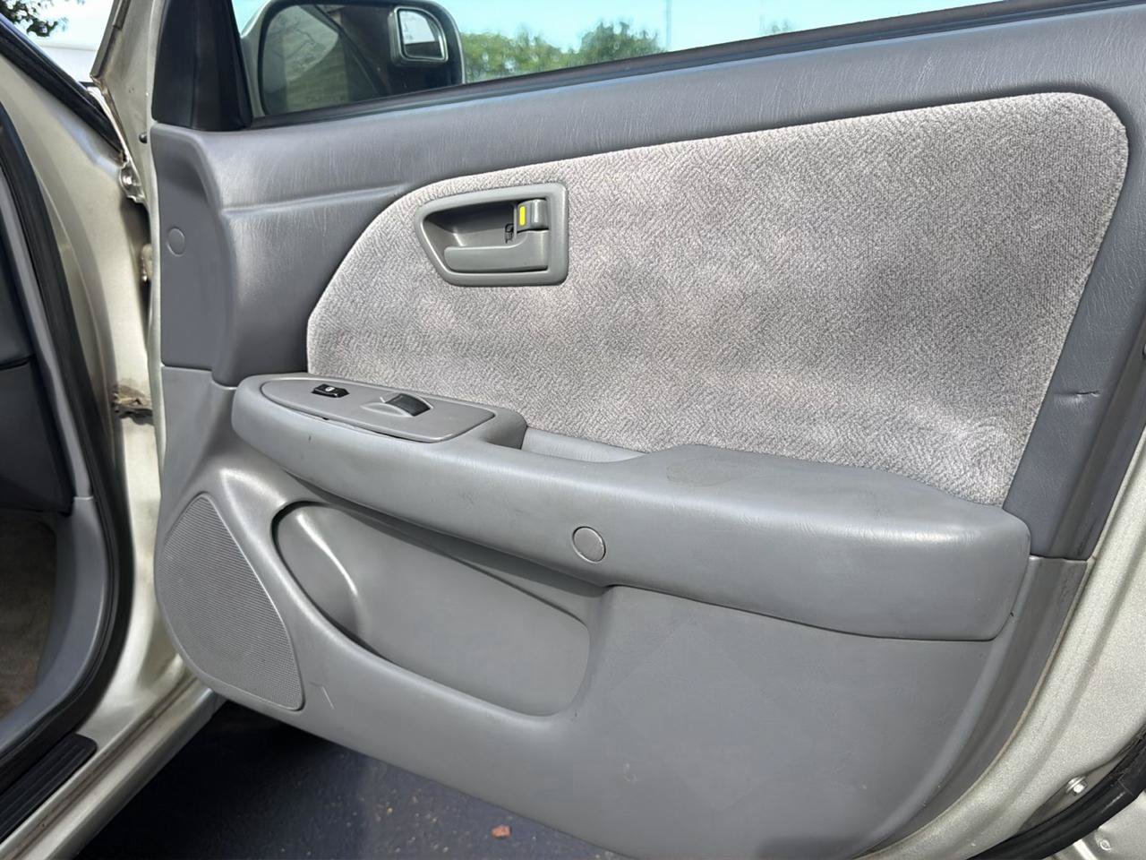 Used 2000 Toyota Camry CE FWD image 34