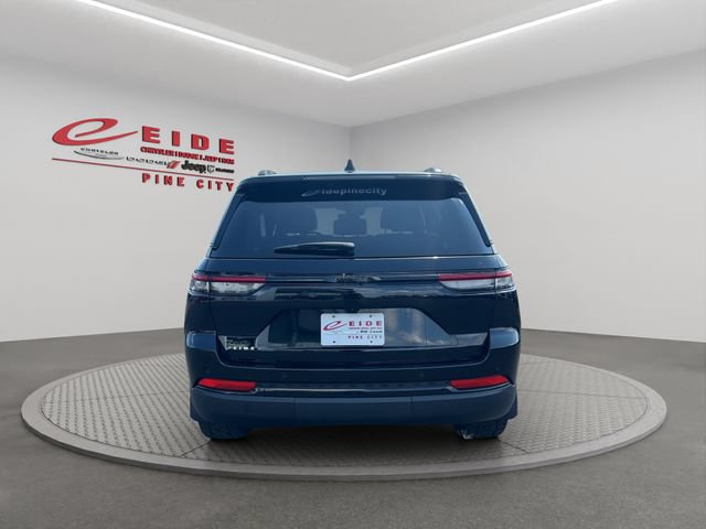 Used 2024 Jeep Grand Cherokee Altitude AWD/4WD image 9