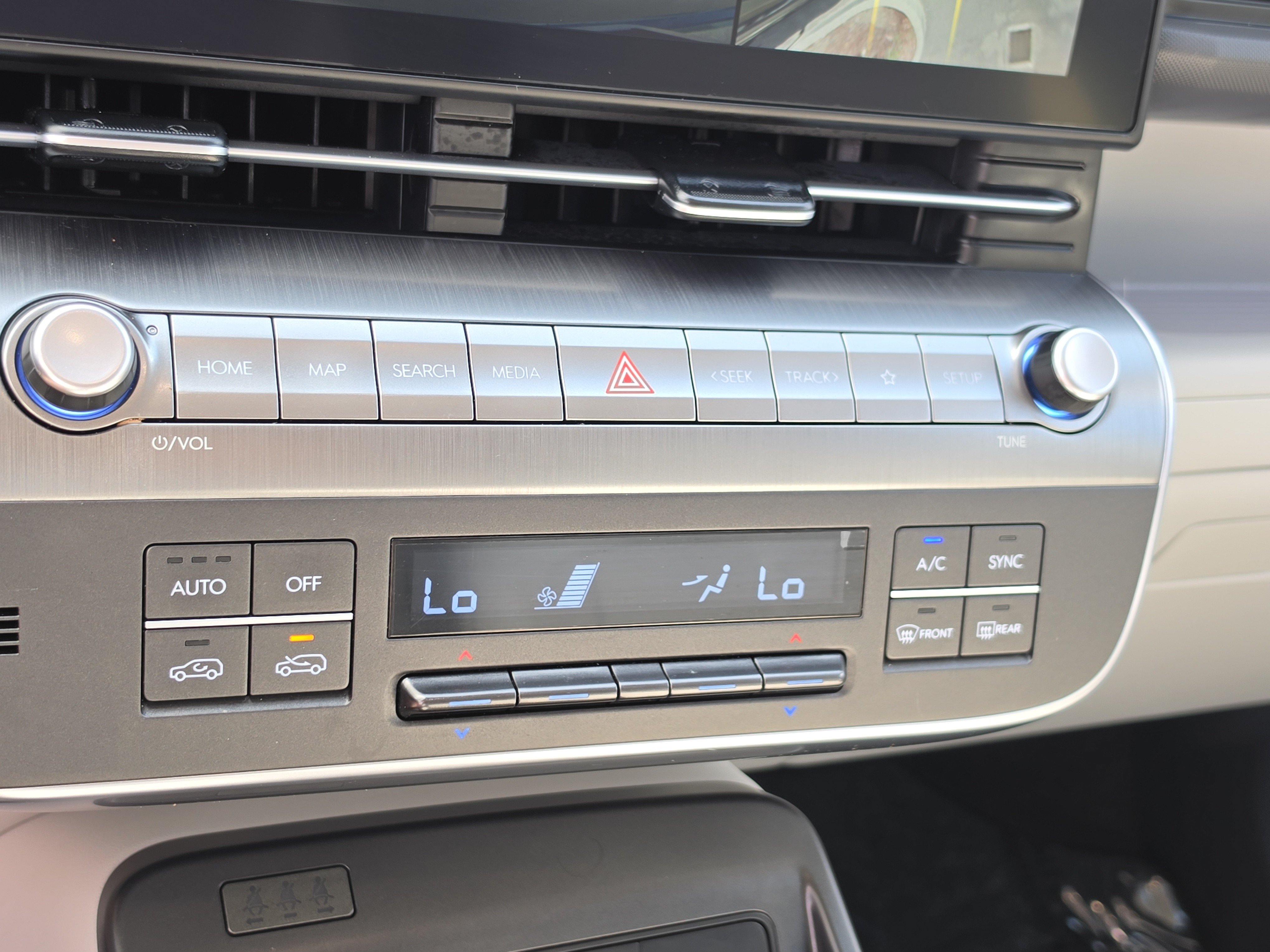 Used 2024 Hyundai Kona Limited AWD/4WD image 26