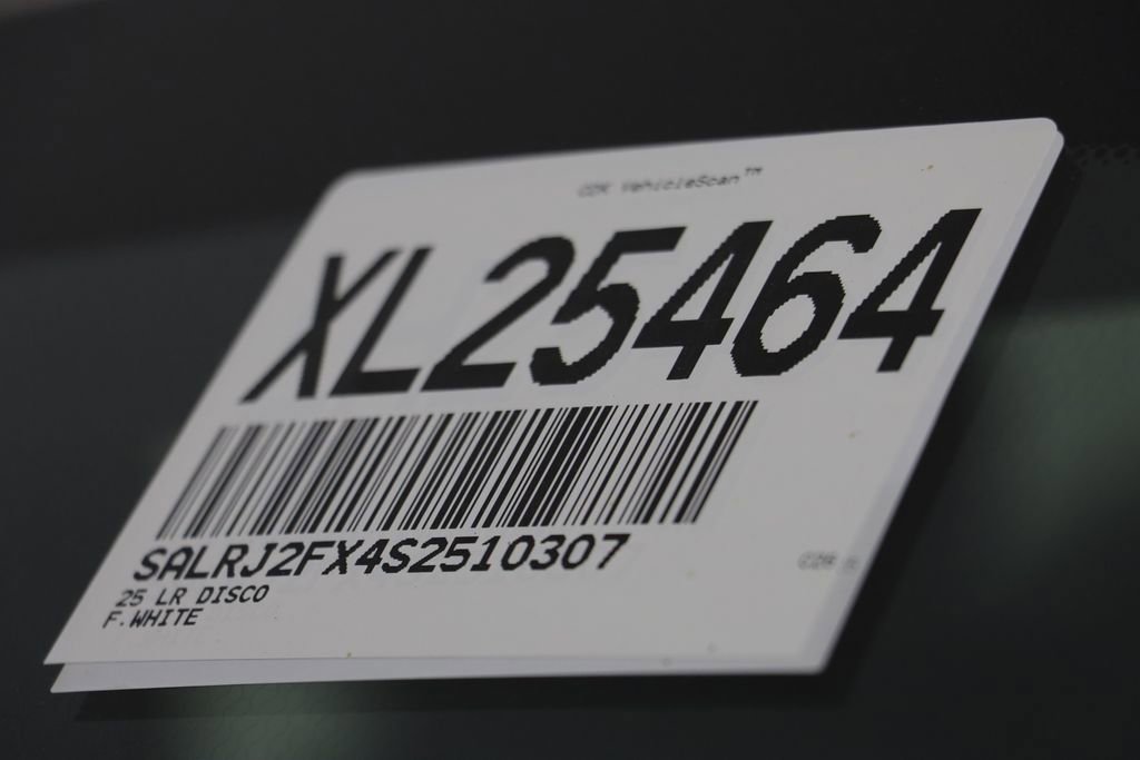 Used 2025 Land Rover Discovery S image 27