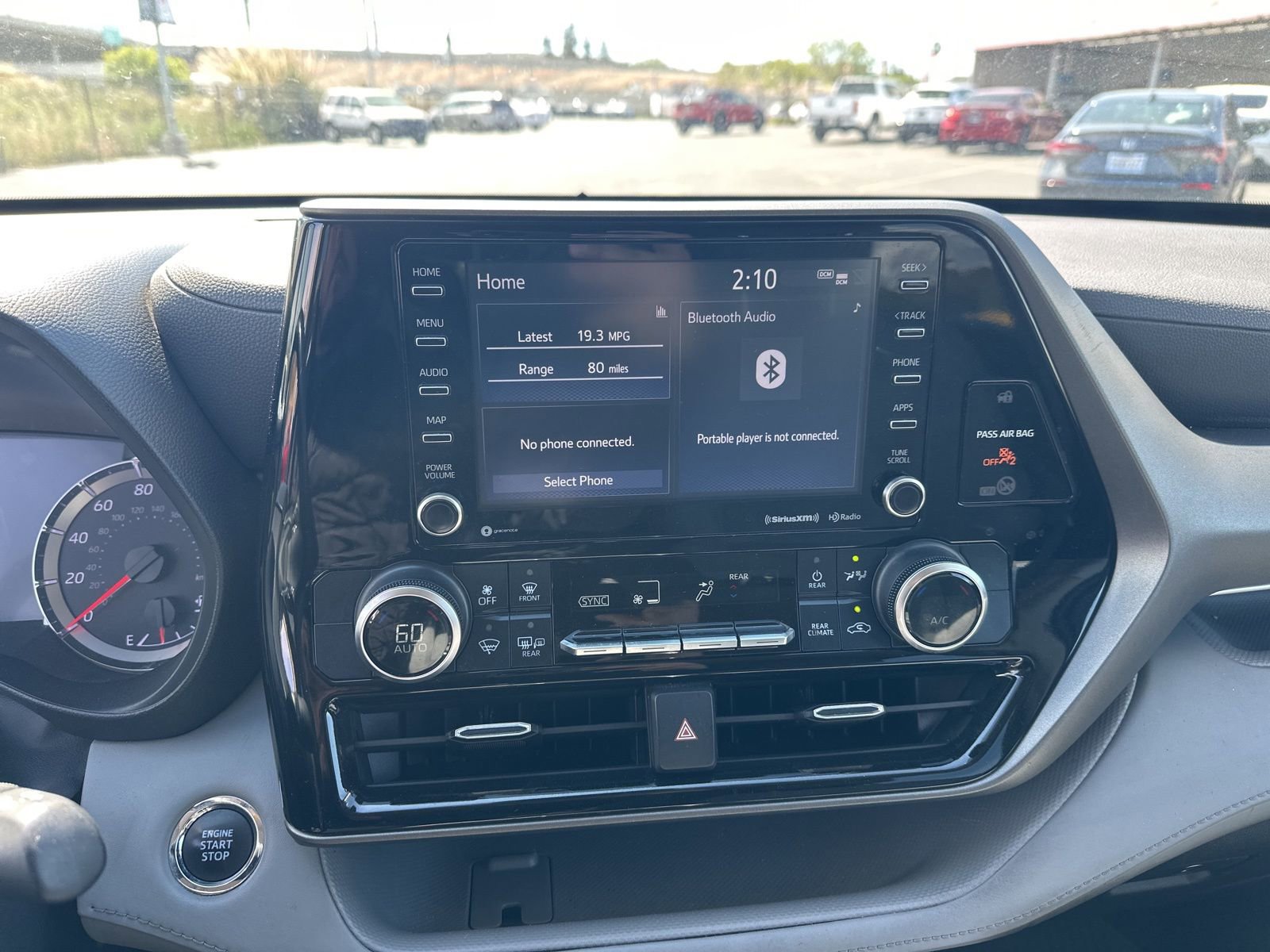 Used 2022 Toyota Highlander LE image 11