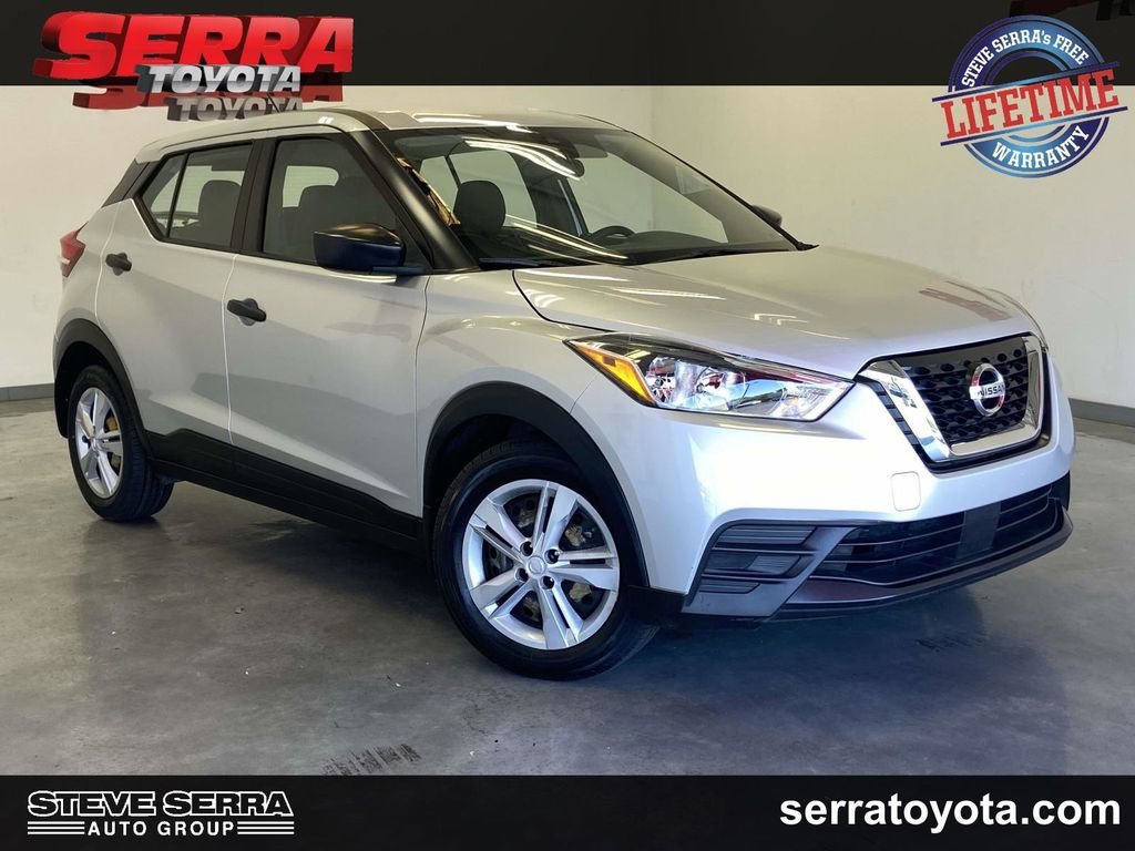 Used 2020 Nissan Kicks S image 1