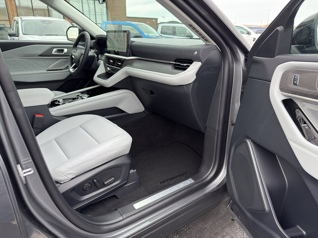 New 2026 Ford Explorer Platinum w/ LUX Leather Package image 33