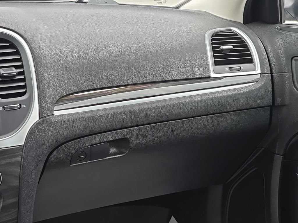 Certified 2018 Chrysler 300 Touring w/ Driver Convenience Group image 29