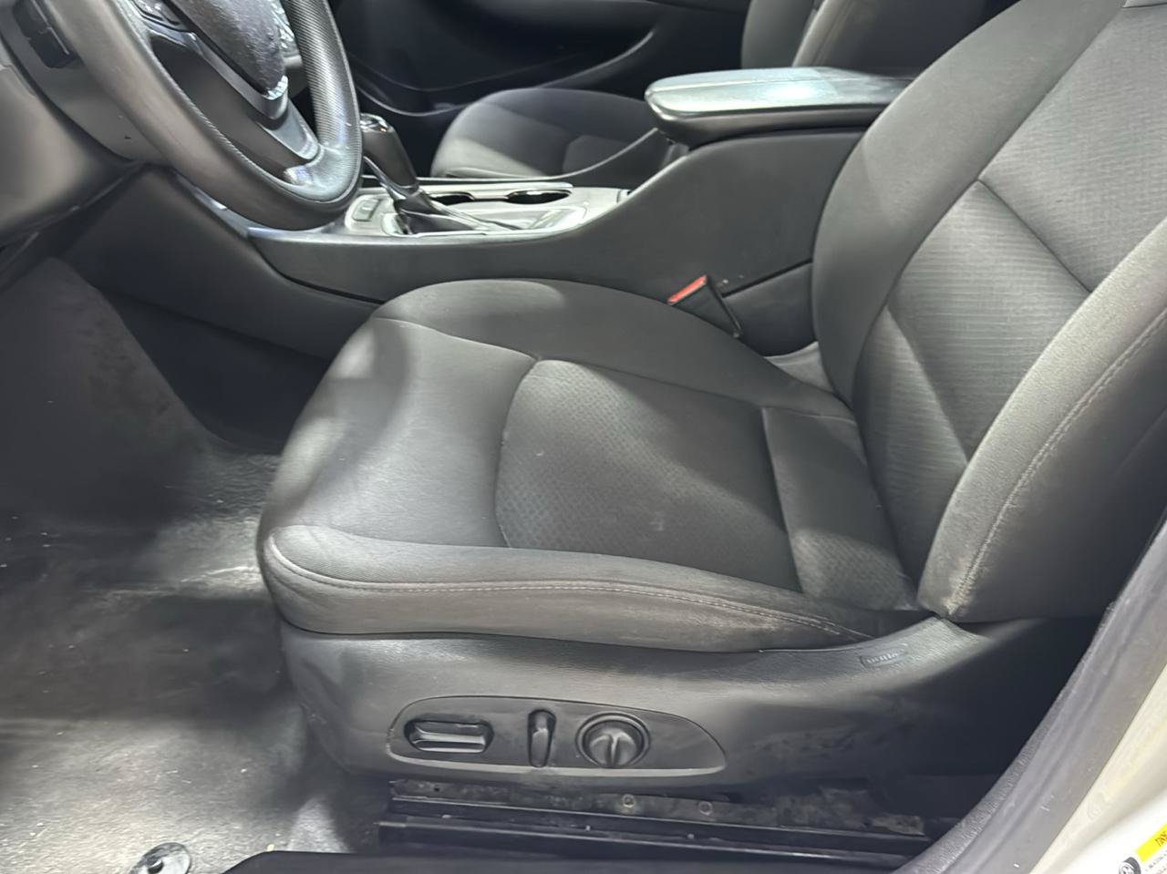 Used 2020 Chevrolet Malibu LT FWD image 15
