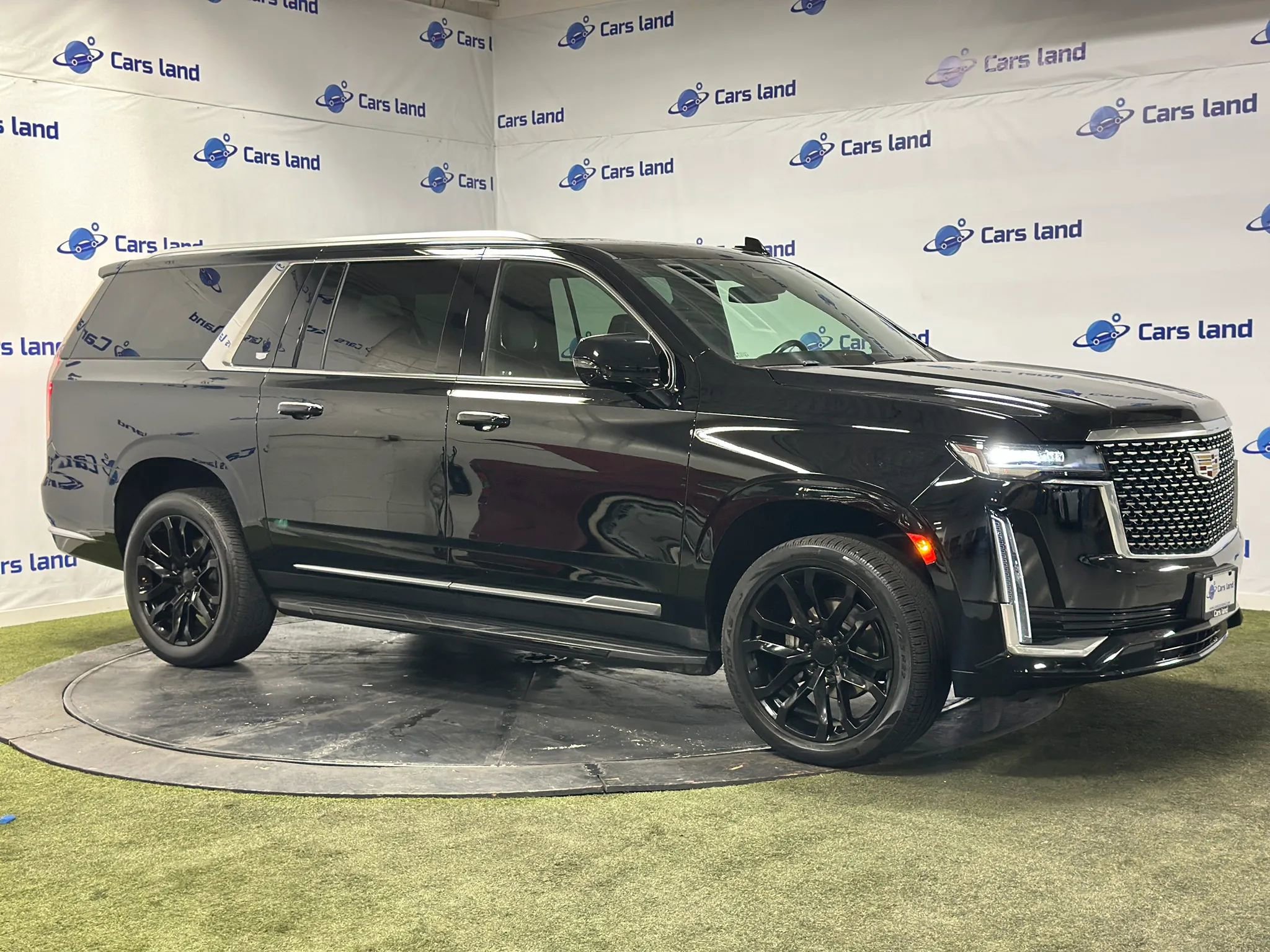 Used 2023 Cadillac Escalade ESV Luxury RWD image 2