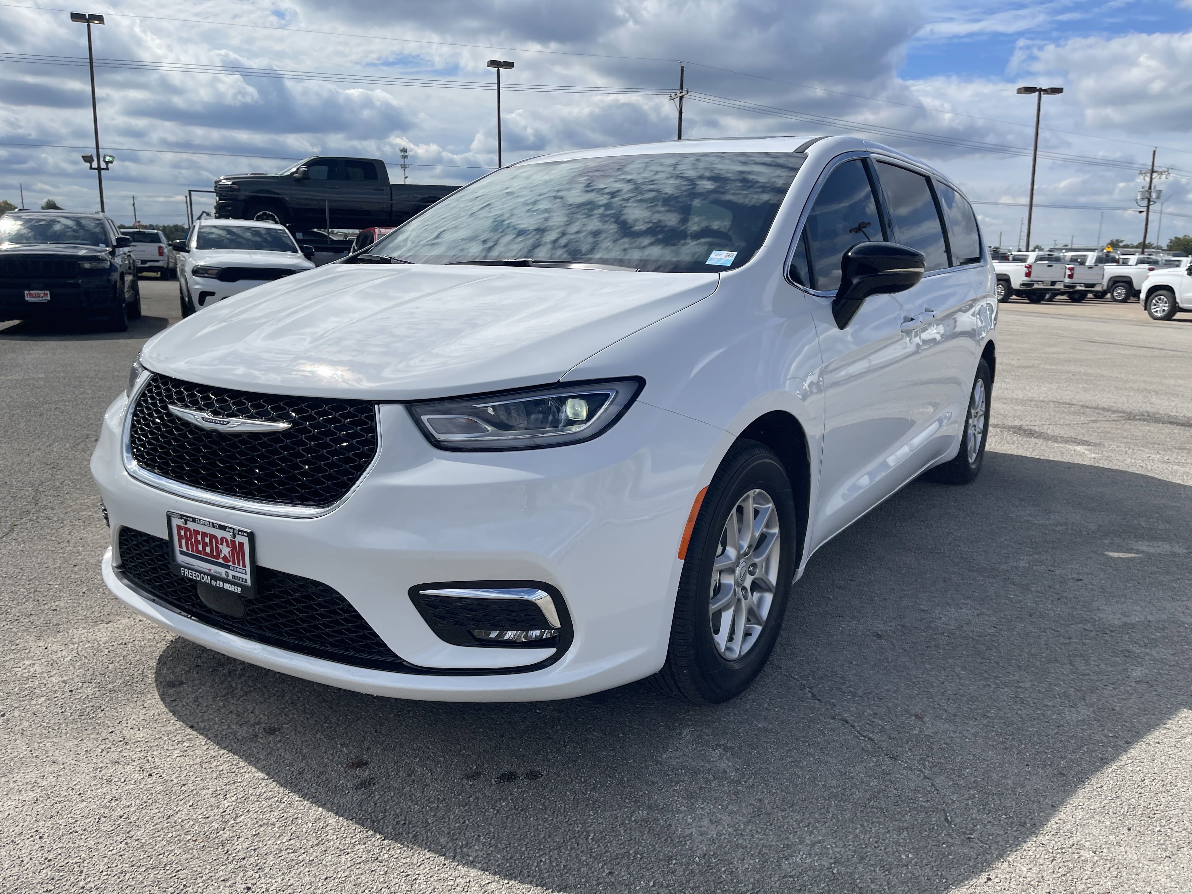 New 2026 Chrysler Pacifica Select FWD image 8