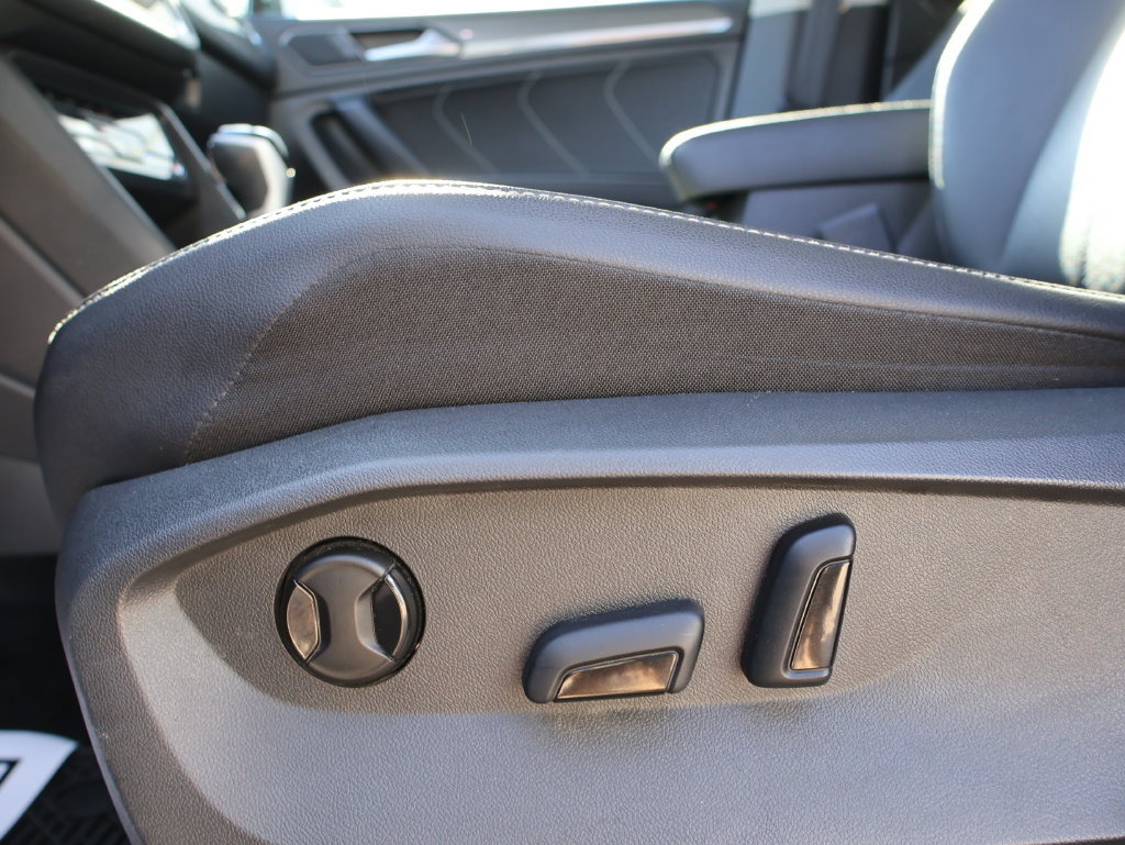Used 2023 Volkswagen Tiguan SE AWD/4WD image 18