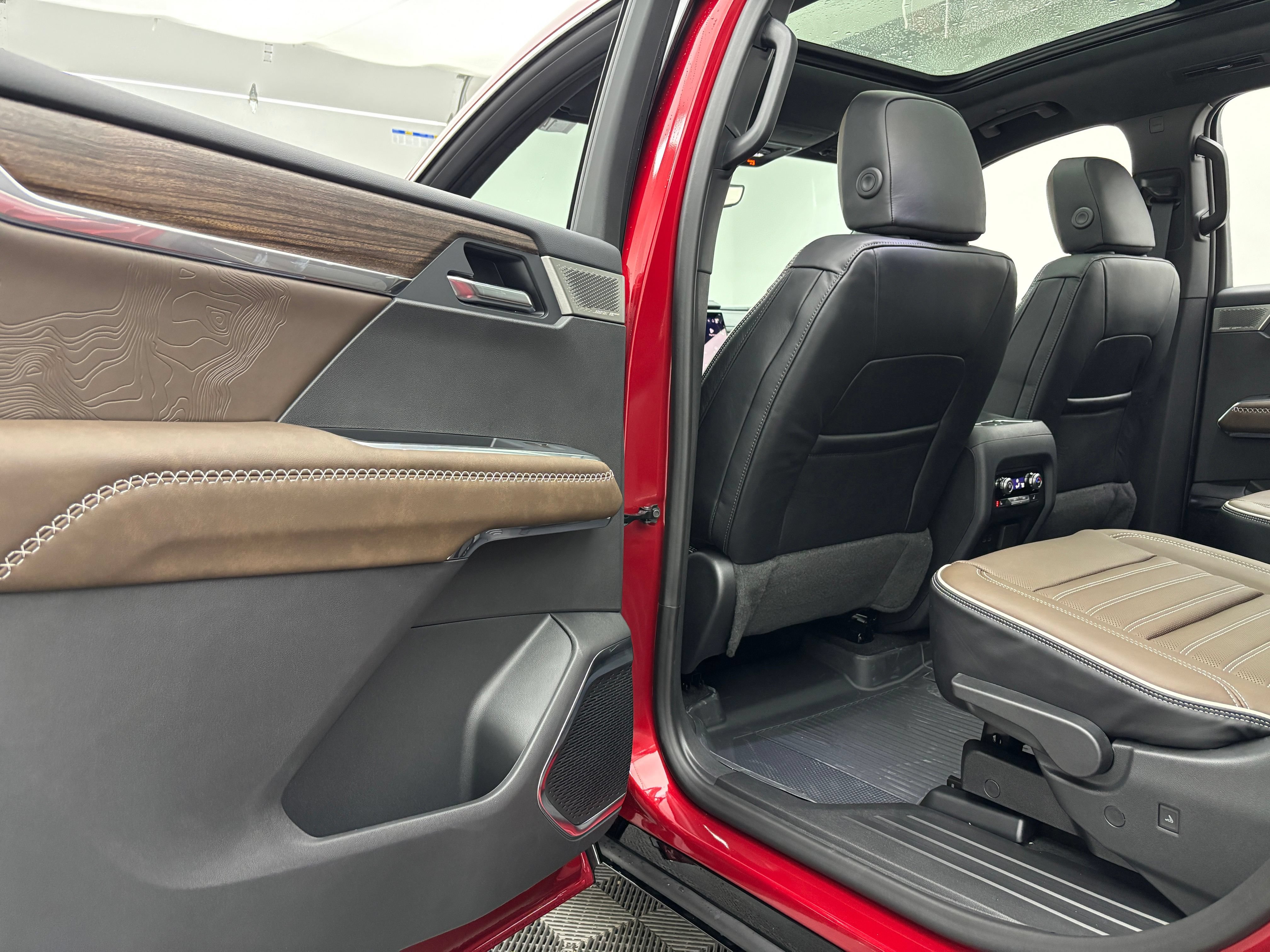 New 2027 GMC Acadia Denali Ultimate w/ LPO, Floor Liner Package AWD/4WD image 46