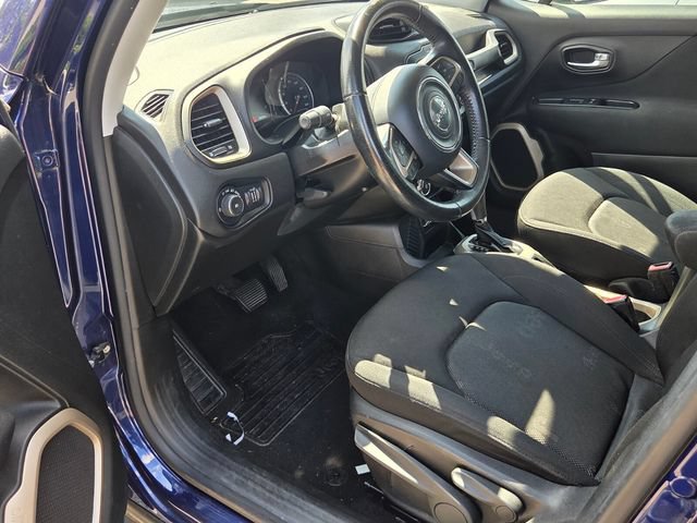 Used 2017 Jeep Renegade Latitude FWD image 8