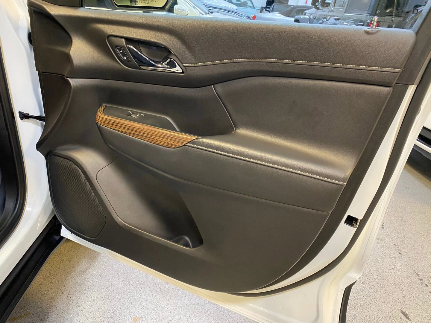 Used 2022 GMC Acadia SLE FWD image 29
