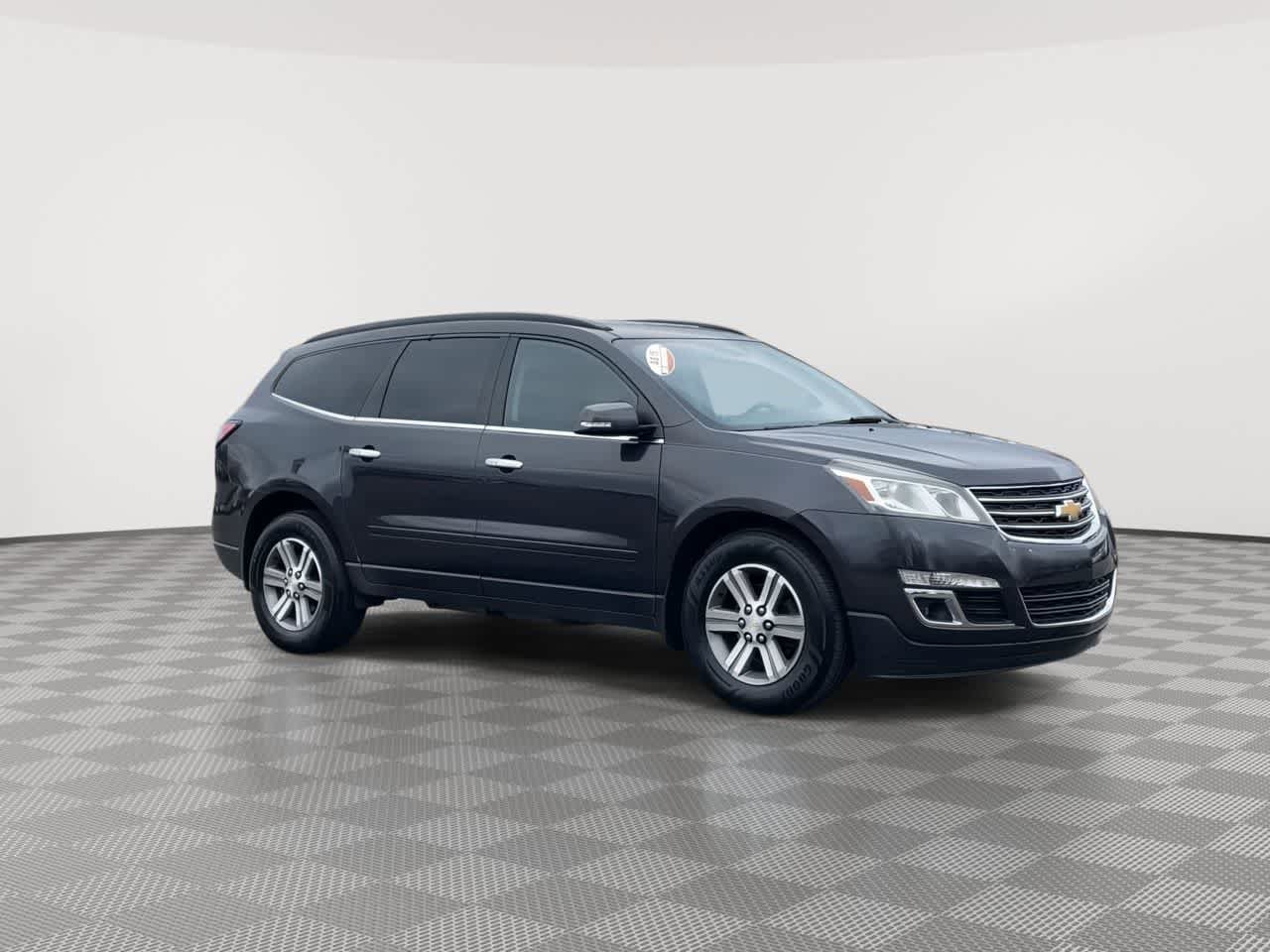 Used 2015 Chevrolet Traverse LT FWD image 2
