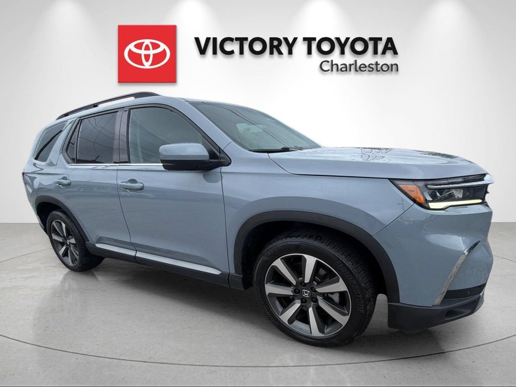 Used 2023 Honda Pilot Touring image 5