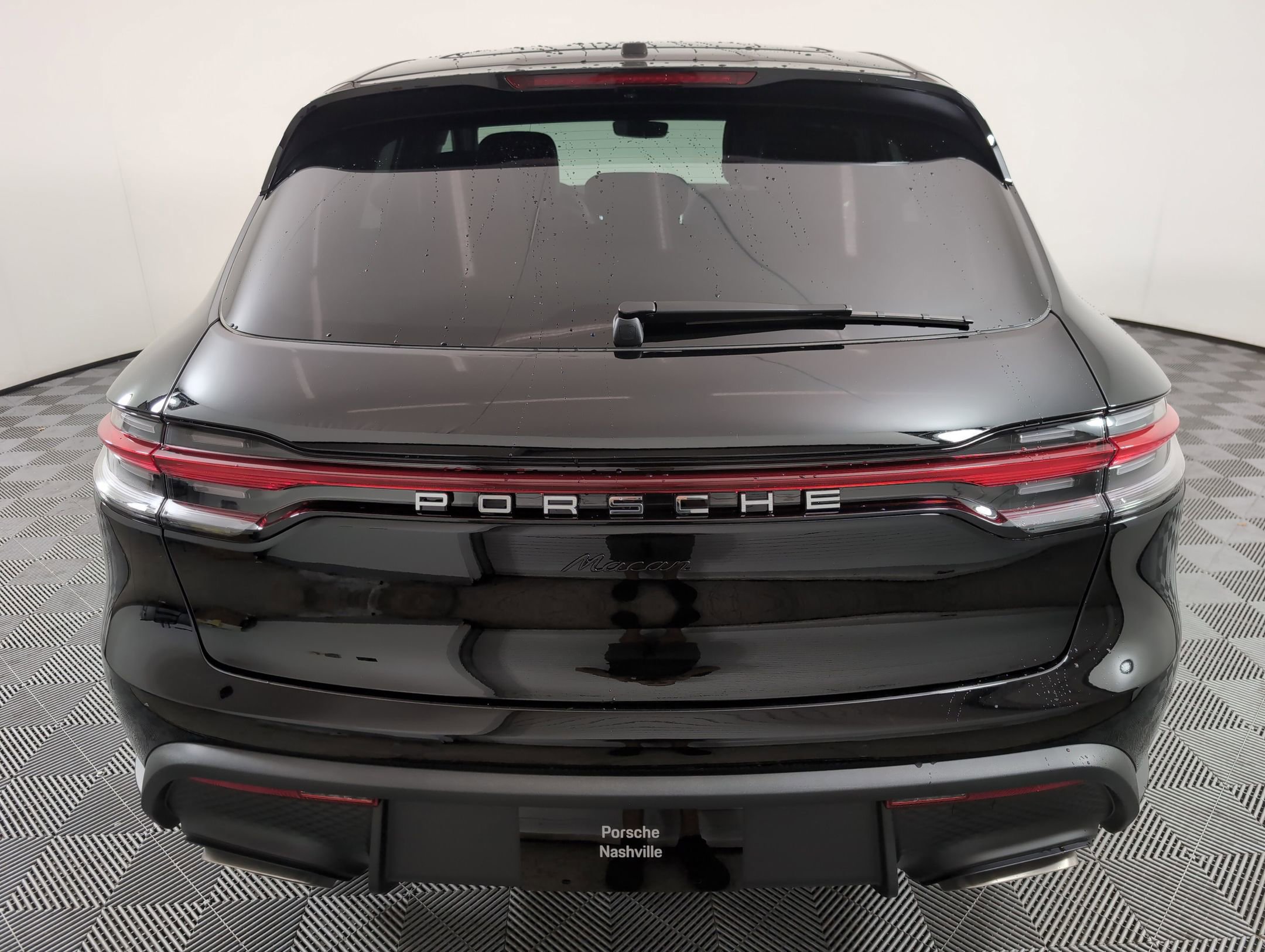 Certified 2025 Porsche Macan AWD/4WD image 7