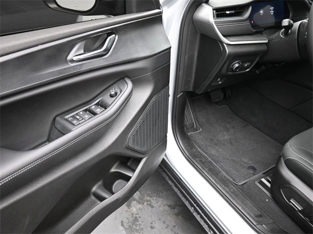 New 2025 Jeep Grand Cherokee Laredo image 13