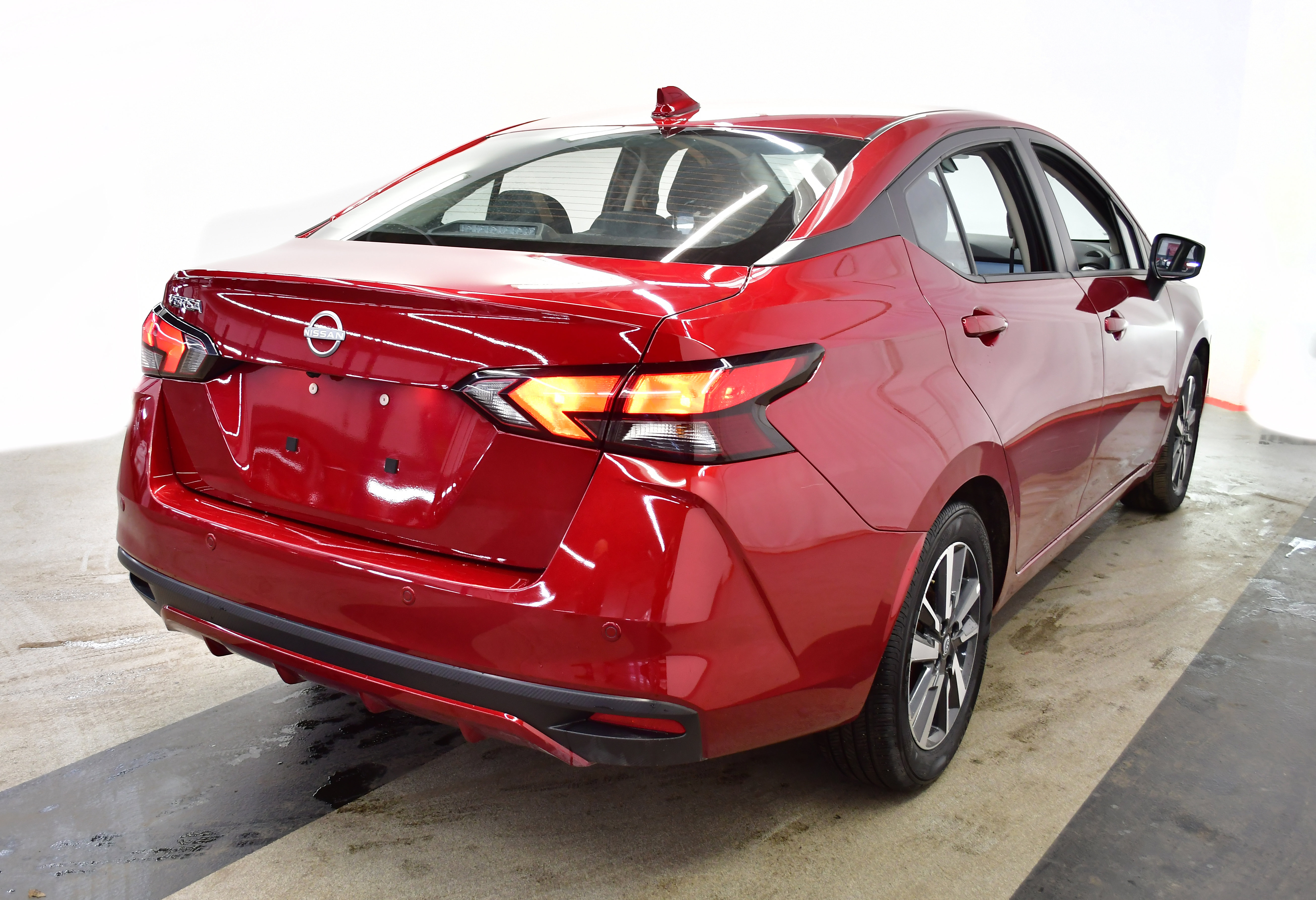 Used 2025 Nissan Versa SV image 7