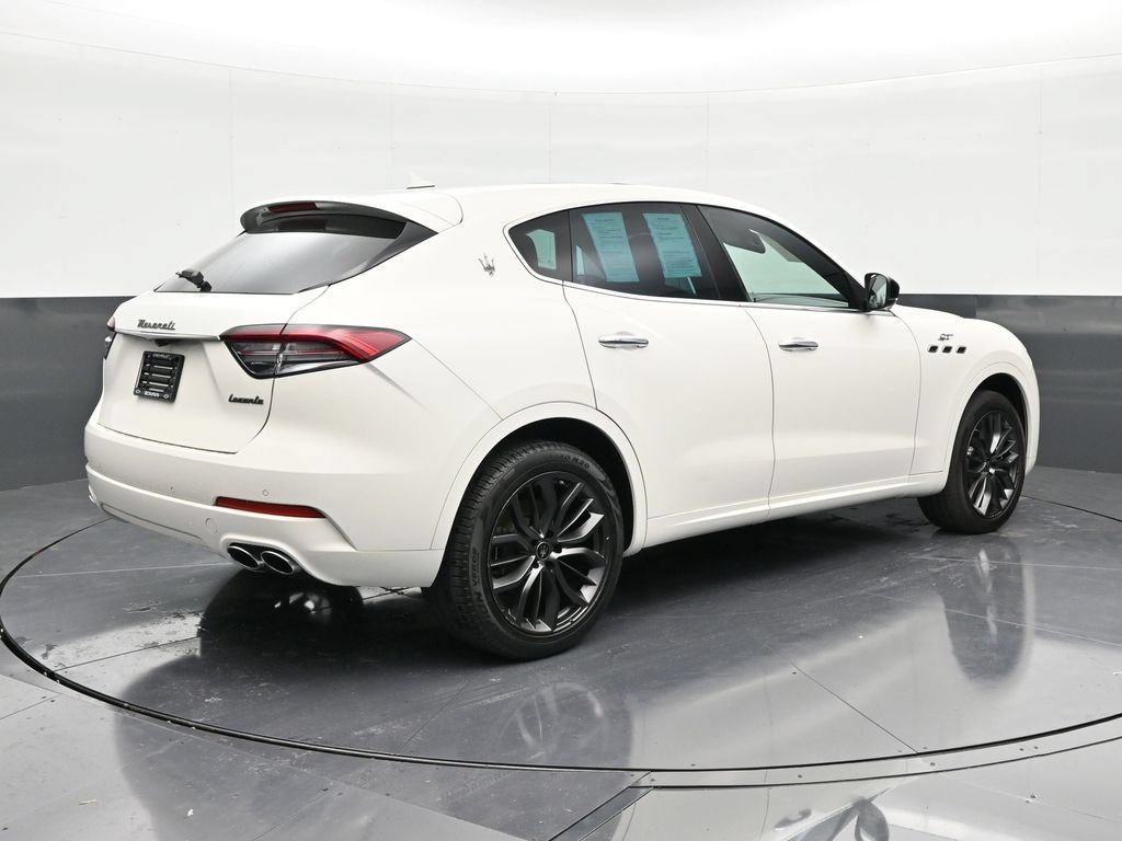 Used 2024 Maserati Levante GT Ultima AWD/4WD image 3
