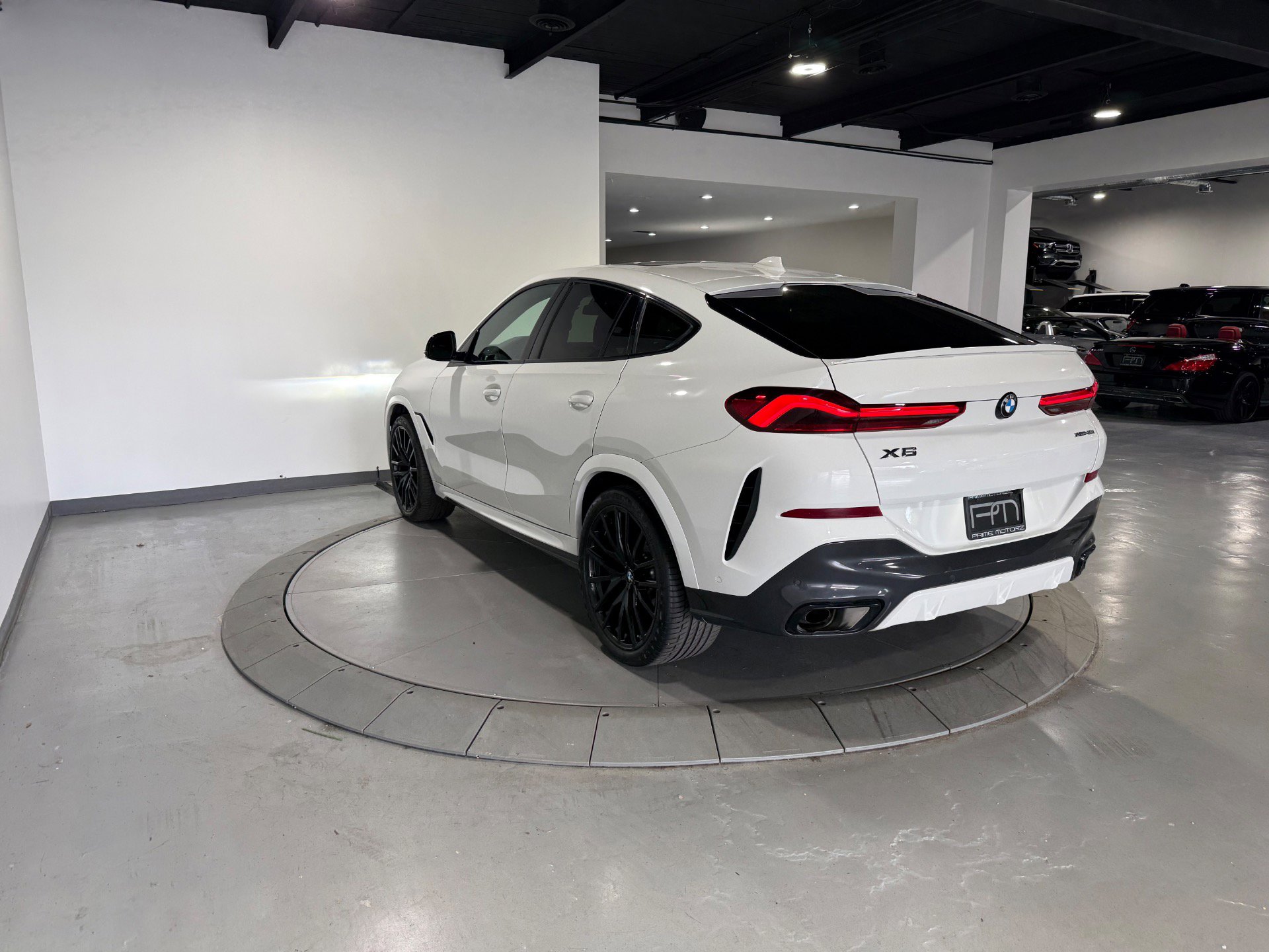 Used 2023 BMW X6 xDrive40i w/ M Sport Package AWD/4WD image 16
