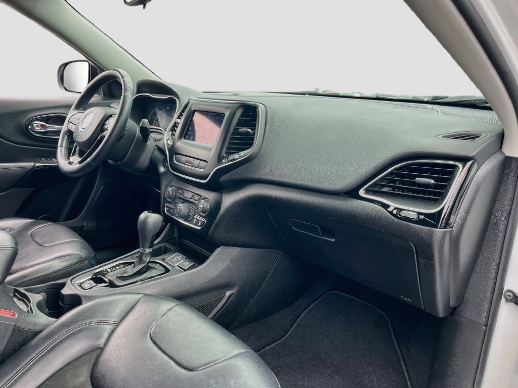 Used 2021 Jeep Cherokee Latitude Plus FWD image 26