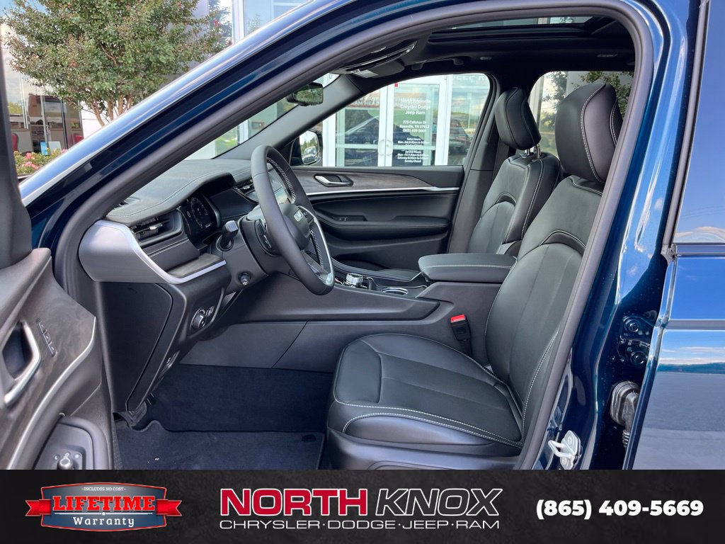 New 2027 Jeep Grand Cherokee Limited AWD/4WD image 3