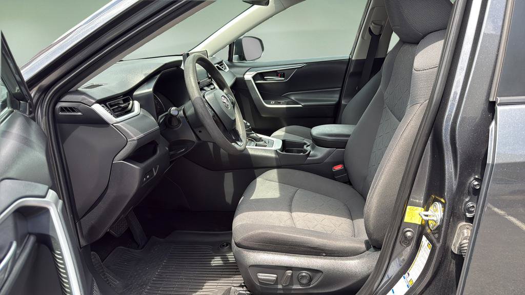 Used 2021 Toyota RAV4 XLE AWD/4WD image 11