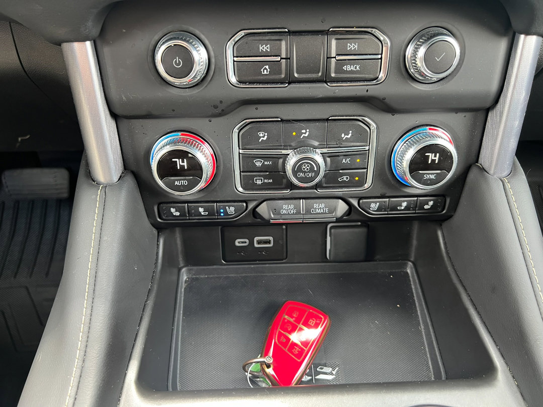 Used 2024 GMC Yukon SLT w/ SLT Luxury Package image 26