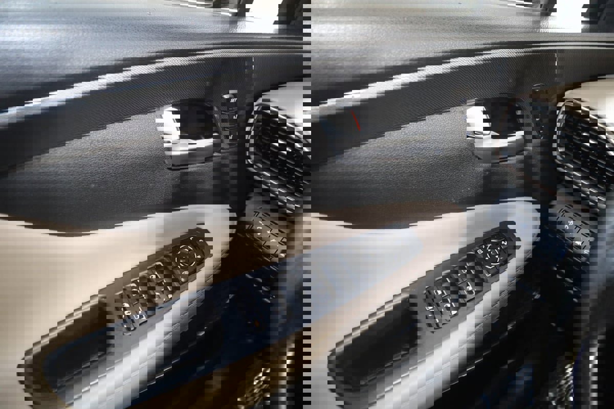 Used 2021 Hyundai Santa Fe Limited w/ Cargo Package image 31