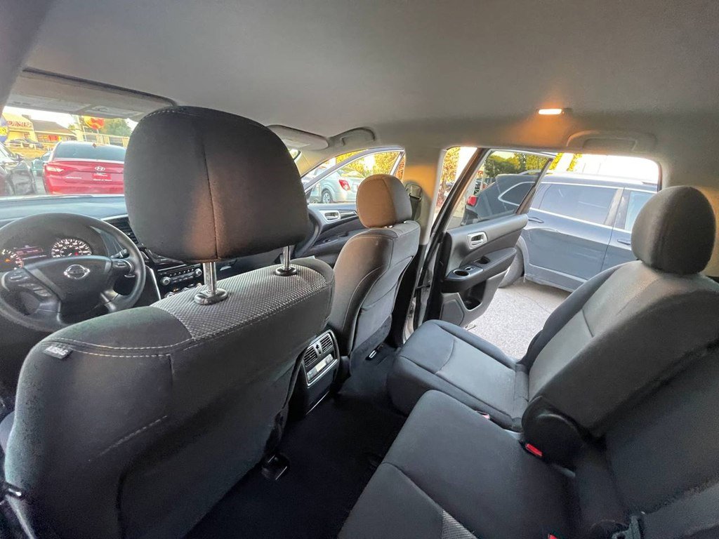 Used 2017 Nissan Pathfinder S image 16