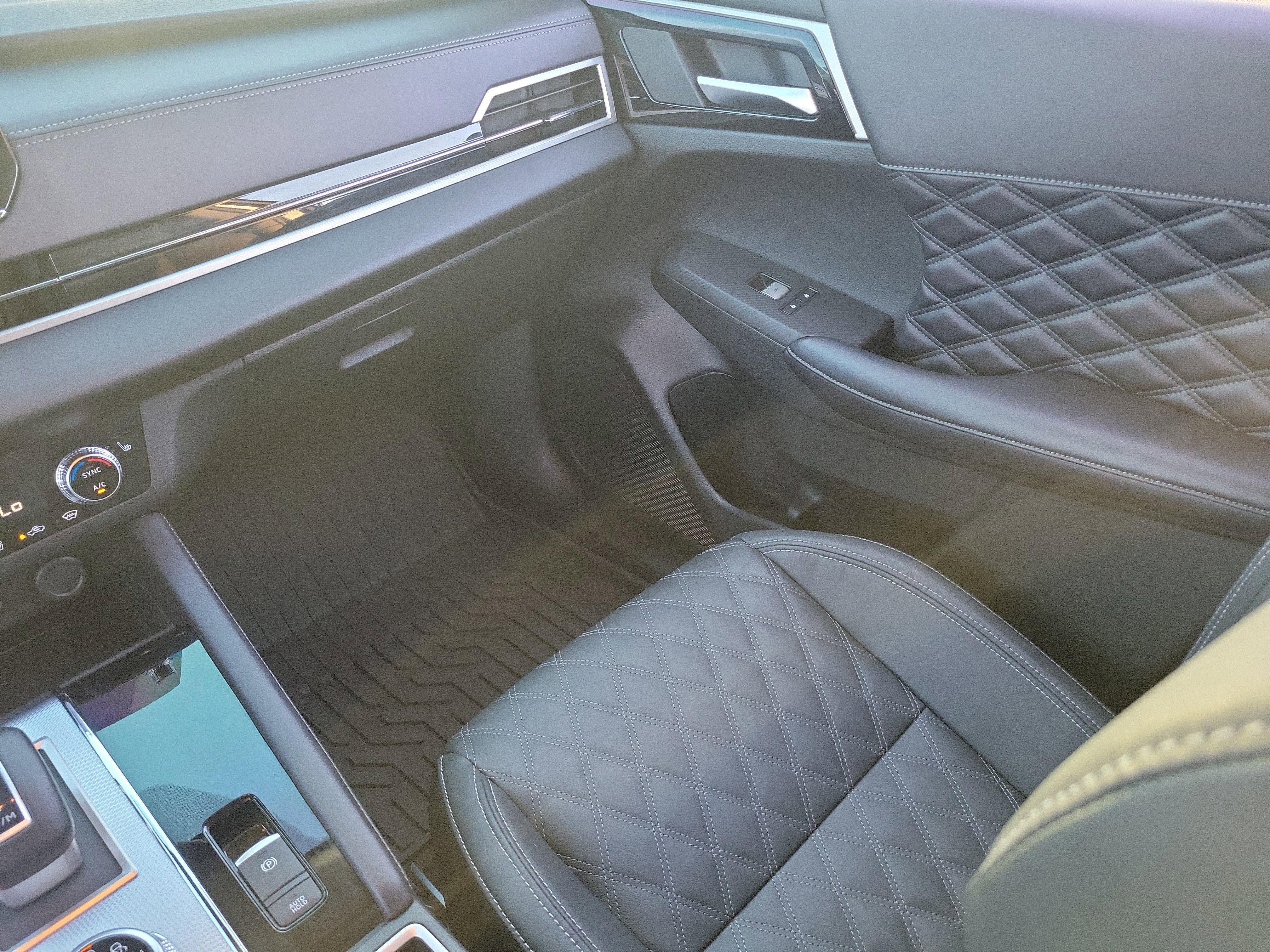 Used 2024 Mitsubishi Outlander SEL image 16