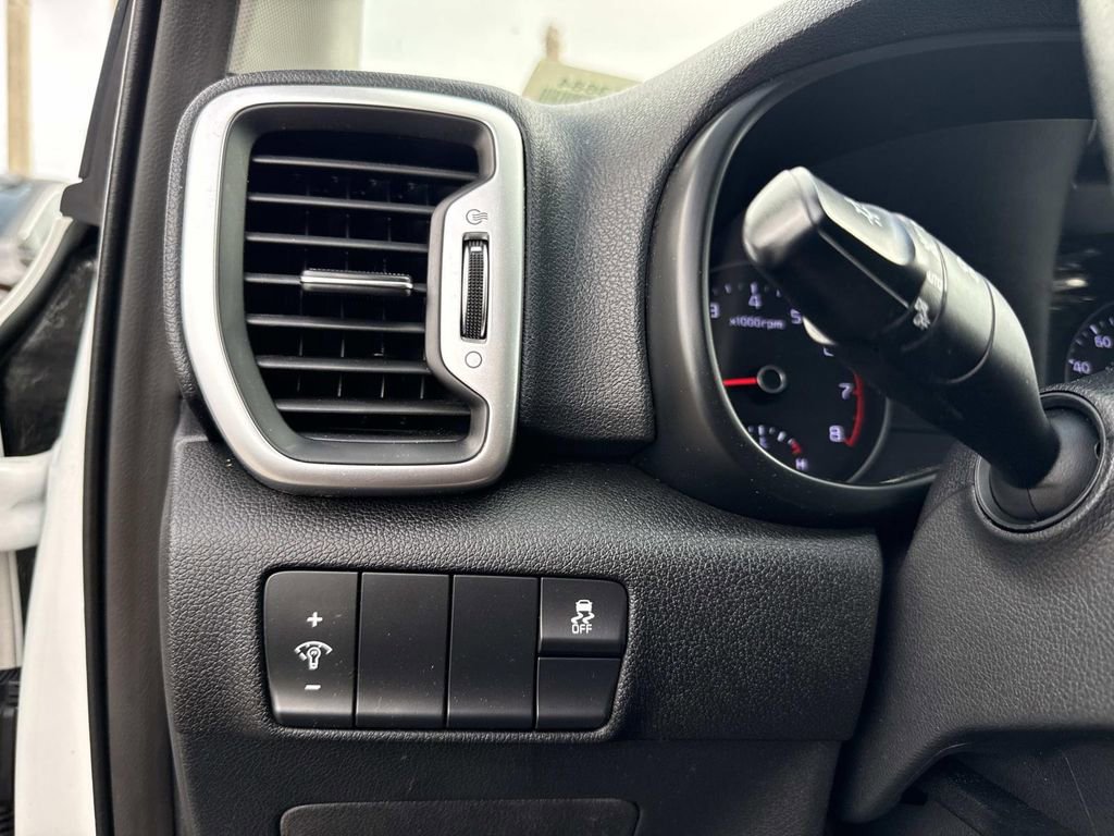 Used 2019 Kia Sportage LX FWD image 32