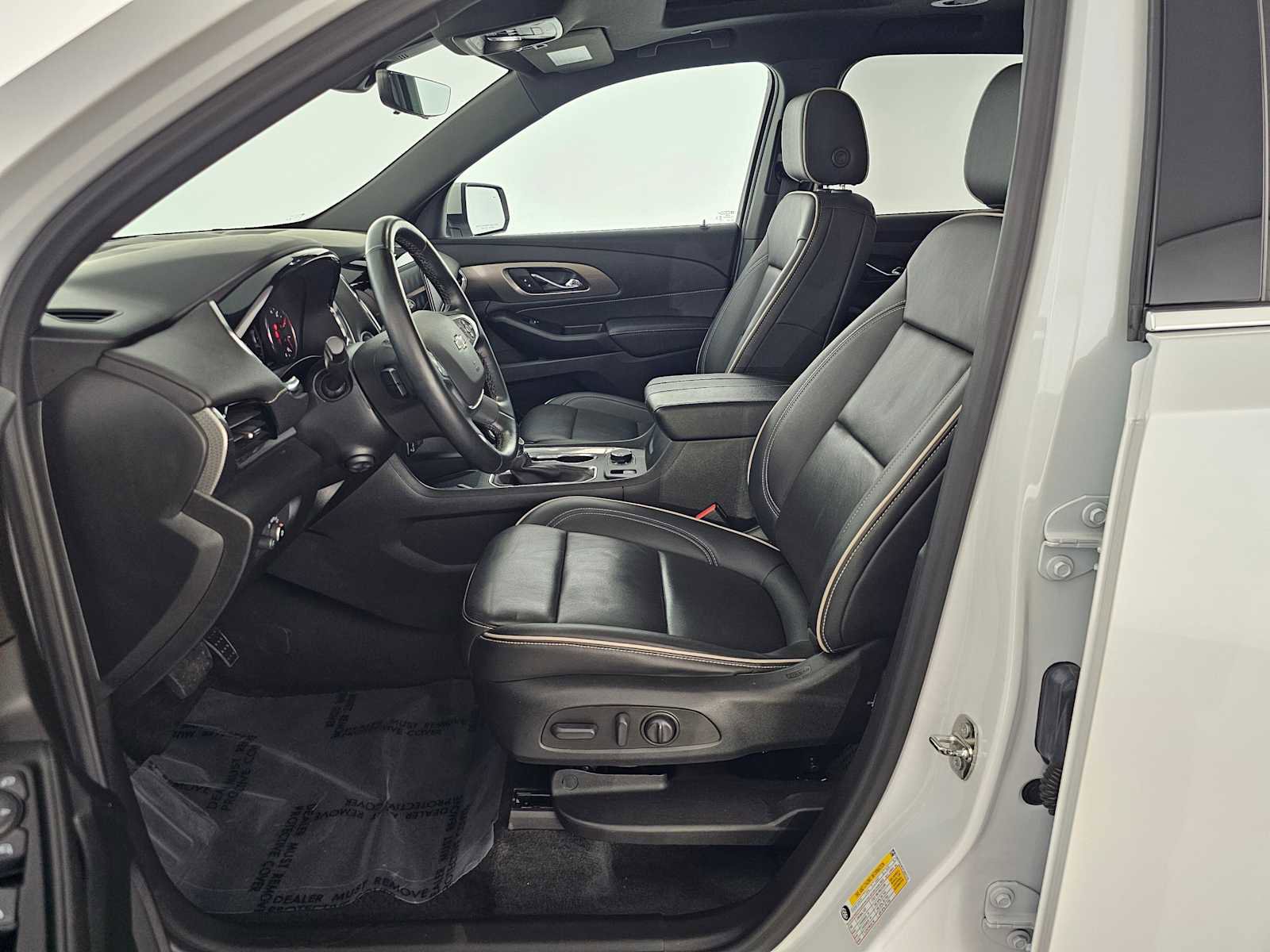 Used 2023 Chevrolet Traverse Premier image 22