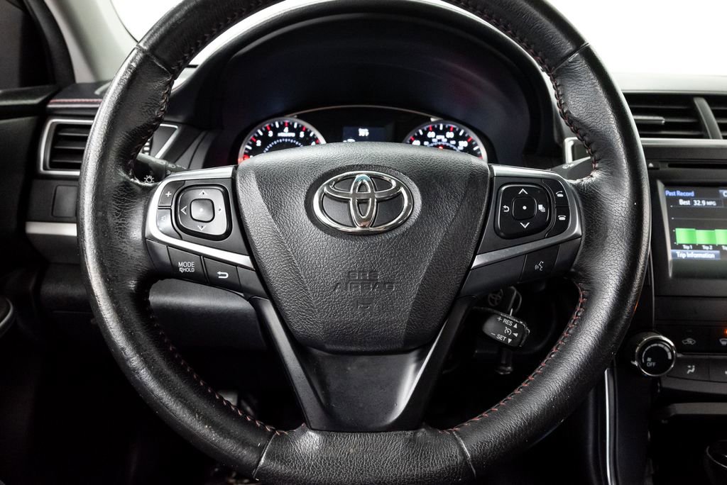 Used 2016 Toyota Camry SE image 11