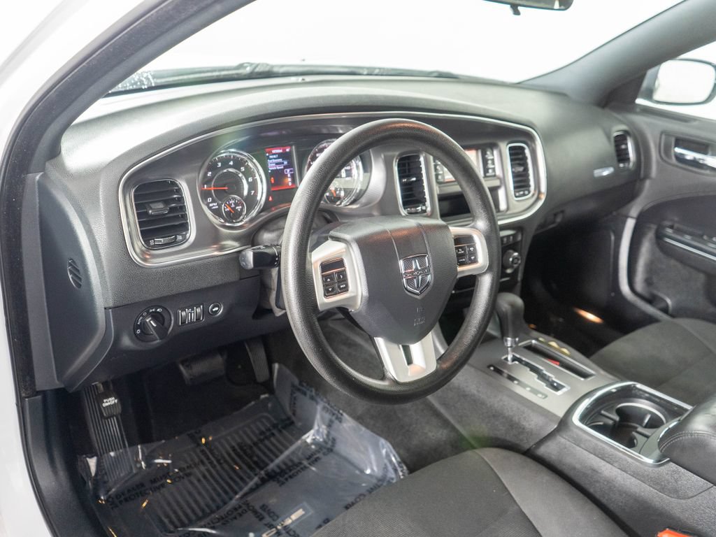 Used 2014 Dodge Charger SE RWD image 13