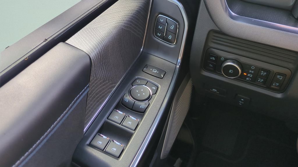 Used 2025 Ford F250 Platinum image 23