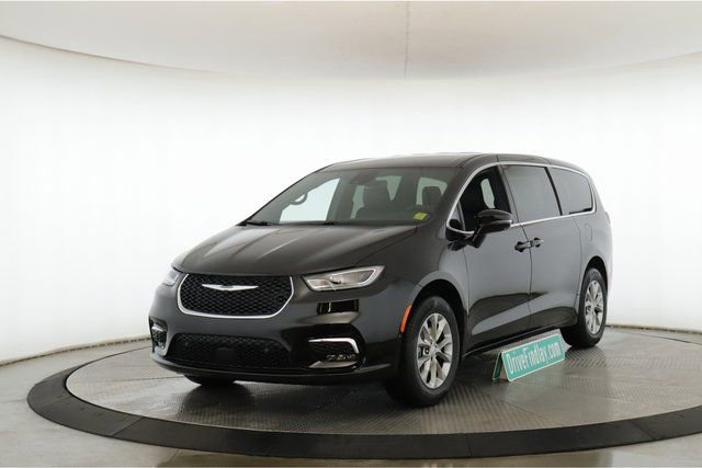 New 2026 Chrysler Pacifica Select image 10