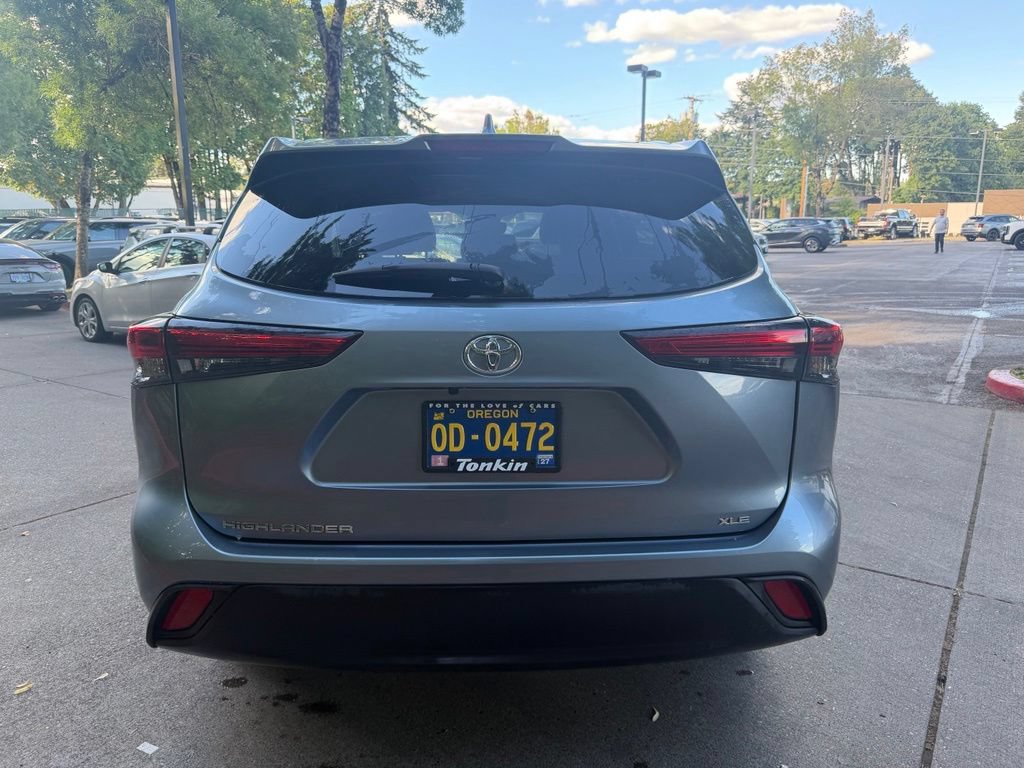 Used 2023 Toyota Highlander XLE FWD image 5