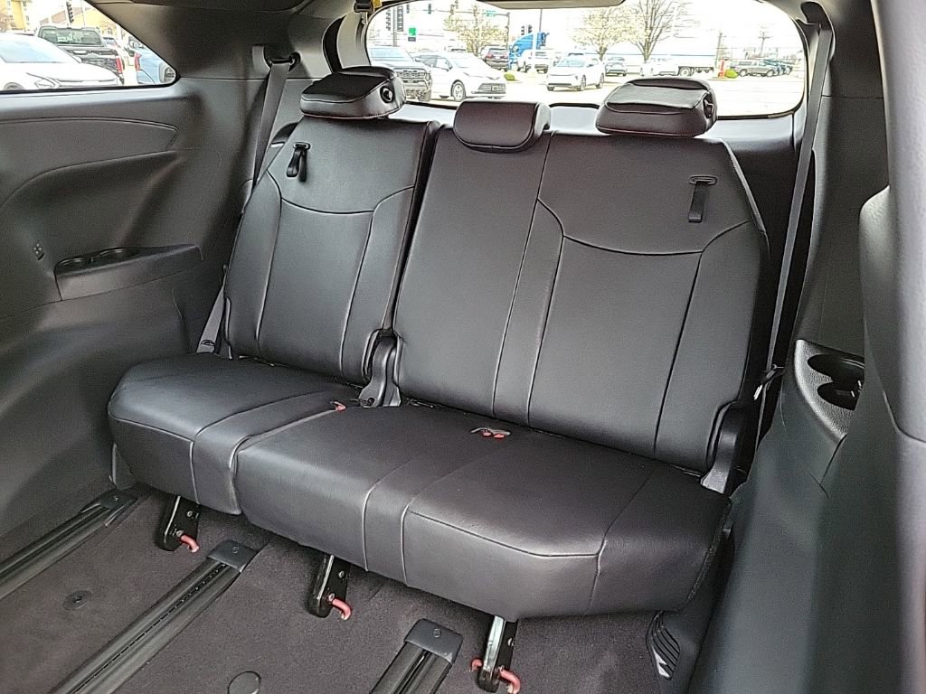 Used 2025 Toyota Sienna XSE image 15