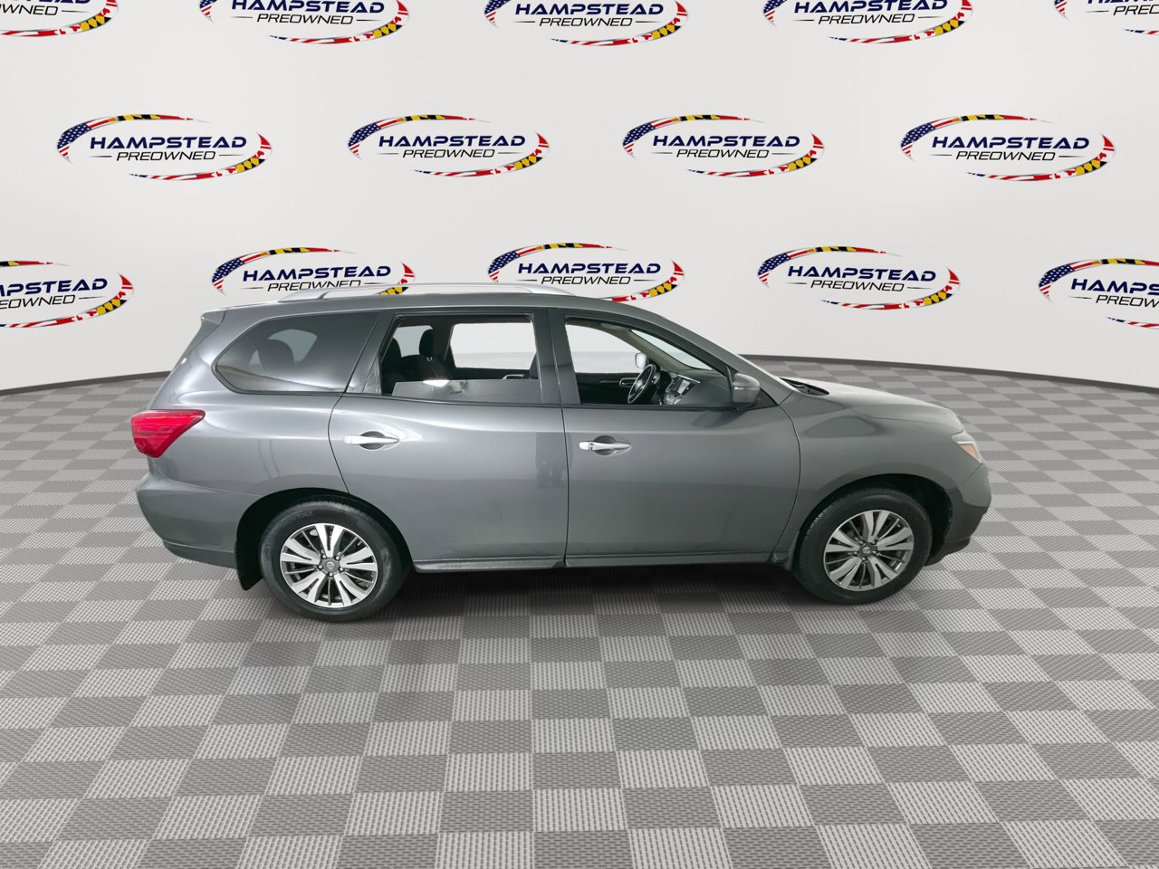 Used 2018 Nissan Pathfinder SV image 9