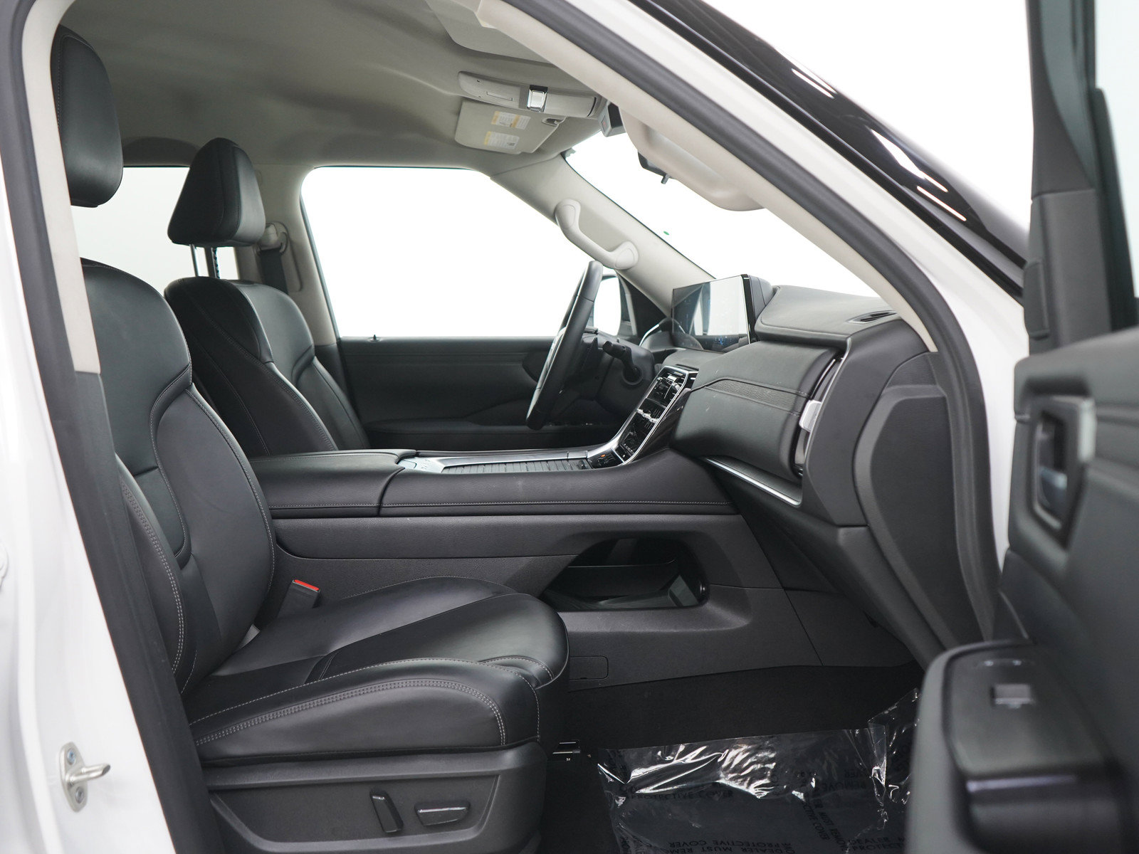 Certified 2025 Nissan Armada SV AWD/4WD image 11