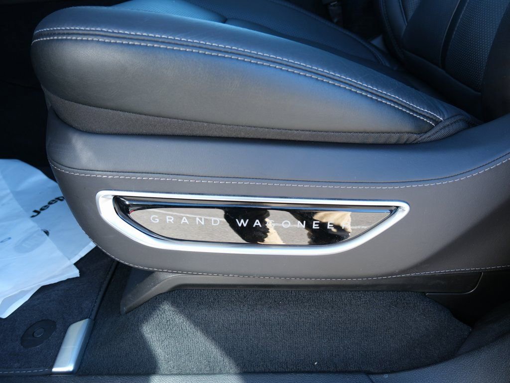 New 2026 Jeep Grand Wagoneer Summit w/ Rear Seat Video Group I image 28