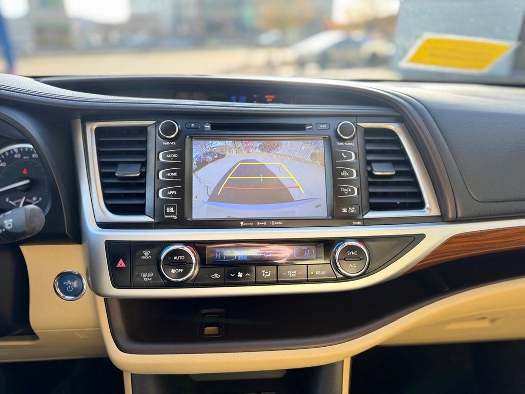 Used 2018 Toyota Highlander Limited image 16