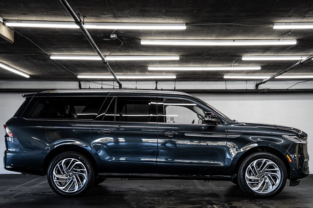 Used 2025 Lincoln Navigator L Reserve AWD/4WD image 6