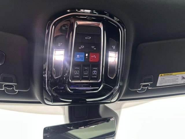 Used 2022 Jeep Grand Cherokee Overland w/ Advanced Protech Group III AWD/4WD image 25
