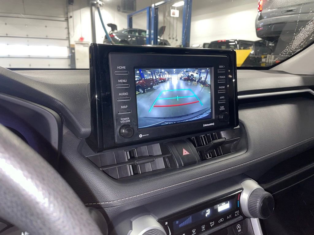 Used 2021 Toyota RAV4 LE image 17