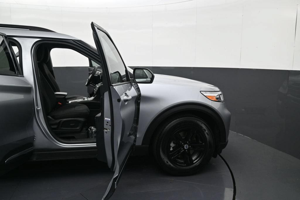 Used 2023 Ford Explorer XLT RWD image 9